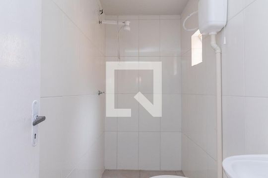 Banheiro de casa para alugar com 1 quarto, 70m² em Vila Buenos Aires, São Paulo