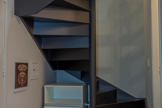 Escada de apartamento para alugar com 1 quarto, 50m² em Vila Andrade, São Paulo