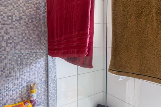 Banheiro da Suíte 1 de casa à venda com 2 quartos, 118m² em Jardim Maringá, São Paulo