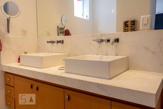 Banheiro da Suíte 1 de apartamento à venda com 2 quartos, 155m² em Vila Mariana, São Paulo