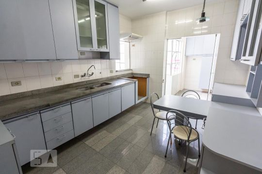 Cozinha de apartamento para alugar com 3 quartos, 160m² em Perdizes, São Paulo