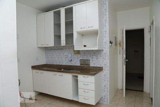 cozinha de apartamento para alugar com 2 quartos, 72m² em Vila Isabel, Rio de Janeiro