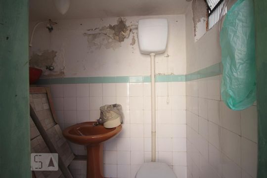 Banheiro Externo de casa à venda com 4 quartos, 200m² em Saúde, São Paulo
