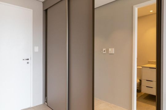 Sala - quarto (armário) de kitnet/studio para alugar com 1 quarto, 27m² em Jardim Paulistano, São Paulo