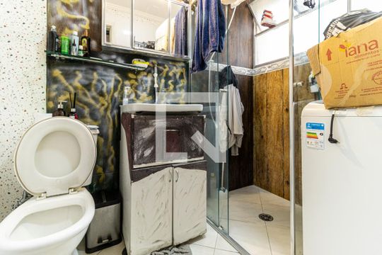 Banheiro de kitnet/studio para alugar com 1 quarto, 35m² em Vila Buarque, São Paulo