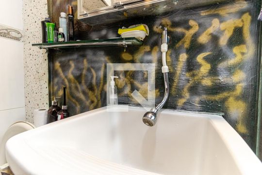 Banheiro de kitnet/studio para alugar com 1 quarto, 35m² em Vila Buarque, São Paulo