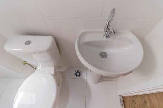 Detalhe banheiro de apartamento à venda com 2 quartos, 40m² em Itaquera, São Paulo
