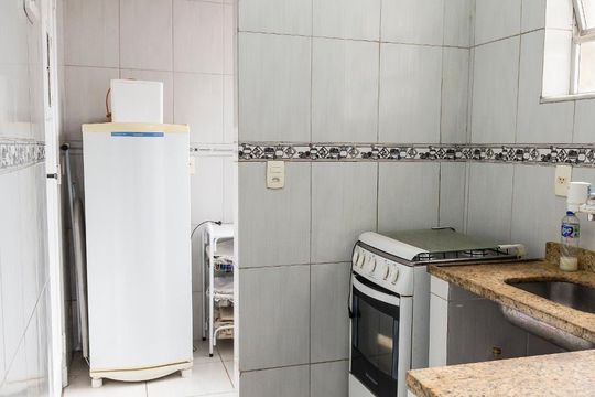 Cozinha de apartamento à venda com 1 quarto, 45m² em Copacabana, Rio de Janeiro