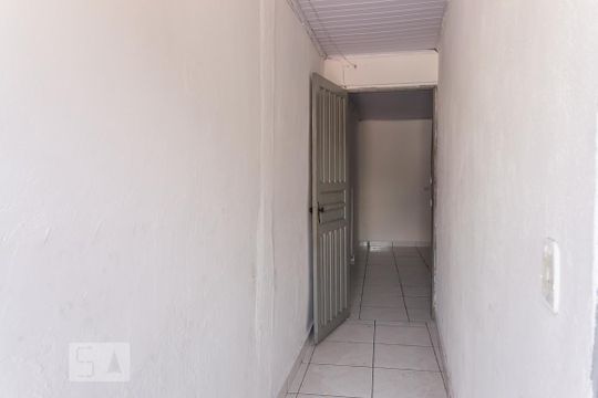 Hall de Entrada de casa para alugar com 1 quarto, 60m² em Conceição, Diadema