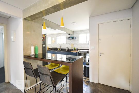 Cozinha de apartamento para alugar com 1 quarto, 60m² em Cerqueira César, São Paulo