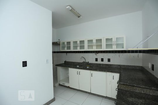 Cozinha de apartamento para alugar com 3 quartos, 100m² em Copacabana, Rio de Janeiro