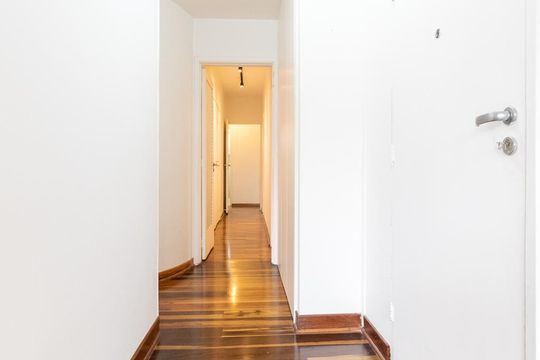 Corredor de apartamento à venda com 3 quartos, 136m² em Jardim Europa, São Paulo