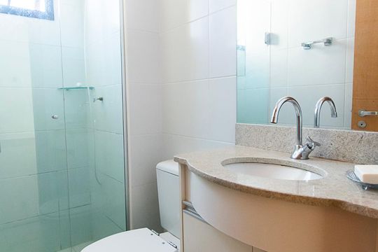 Banheiro 01 de apartamento à venda com 2 quartos, 60m² em Mirante Prime (águas Claras), Brasília