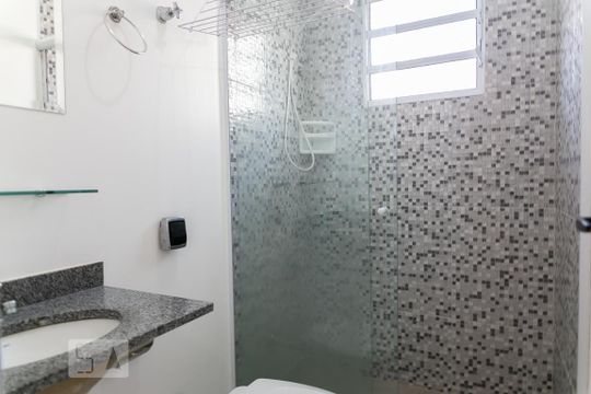 Banheiro de kitnet/studio para alugar com 1 quarto, 20m² em Ipiranga, São Paulo