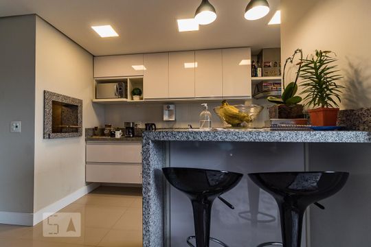 Cozinha de apartamento à venda com 2 quartos, 66m² em Petrópolis, Porto Alegre