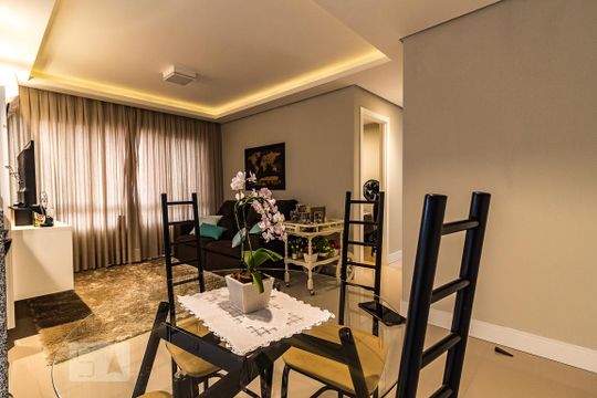 Sala de apartamento à venda com 2 quartos, 66m² em Petrópolis, Porto Alegre