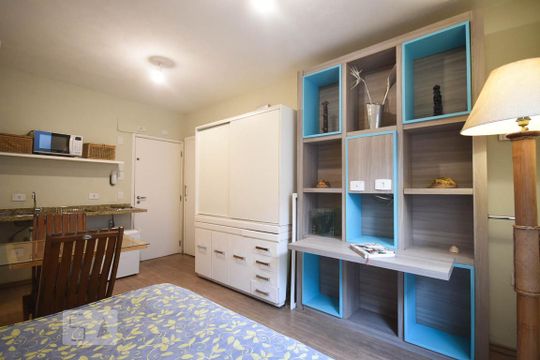 Sala de kitnet/studio para alugar com 1 quarto, 35m² em Real Parque, São Paulo
