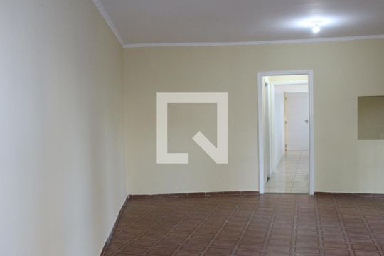 Sala de casa para alugar com 3 quartos, 250m² em Jardim Ivone, São Paulo