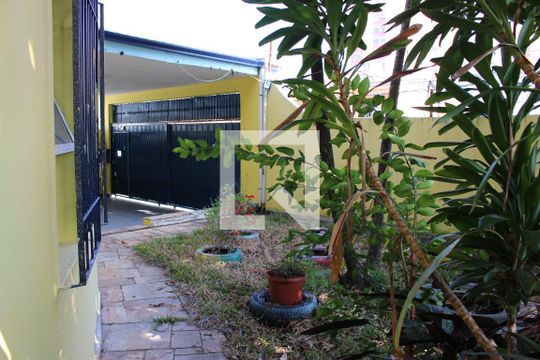 Área comum de casa para alugar com 3 quartos, 250m² em Jardim Ivone, São Paulo