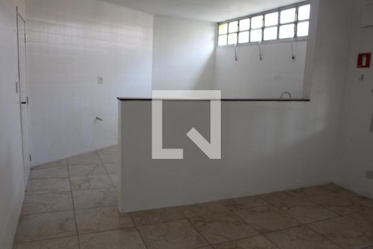 Cozinha de casa para alugar com 3 quartos, 250m² em Jardim Ivone, São Paulo