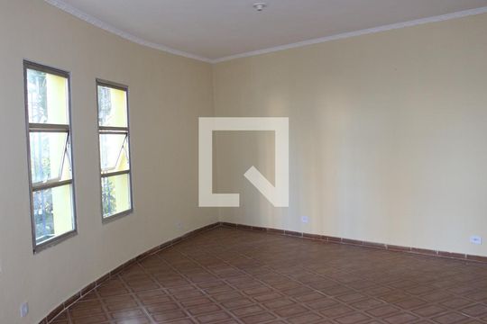 Sala de casa para alugar com 3 quartos, 250m² em Jardim Ivone, São Paulo
