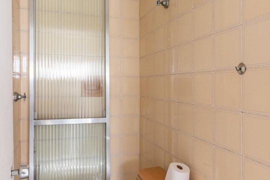 Banheiro de Serviço de apartamento à venda com 2 quartos, 56m² em Moema, São Paulo