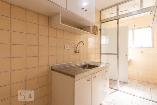 Cozinha de apartamento à venda com 2 quartos, 56m² em Moema, São Paulo