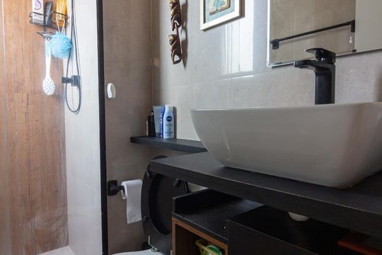 Banheiro de apartamento para alugar com 2 quartos, 55m² em Continental, Osasco
