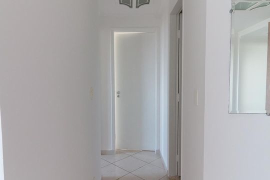 Corredor de apartamento para alugar com 3 quartos, 89m² em Jardim Maia, Guarulhos