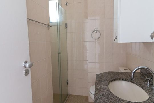 Banheiro social de apartamento para alugar com 3 quartos, 89m² em Jardim Maia, Guarulhos