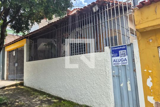Fachada de casa para alugar com 1 quarto, 50m² em Santa Tereza, Belo Horizonte