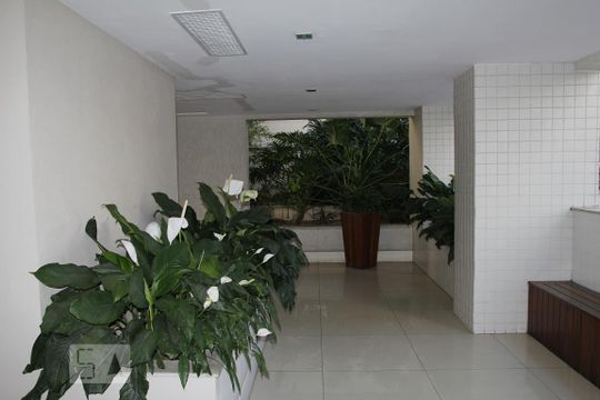 Área comum de apartamento para alugar com 3 quartos, 182m² em Laranjeiras, Rio de Janeiro