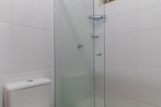 Banheiro de kitnet/studio para alugar com 1 quarto, 30m² em Cidade Universitária, Campinas