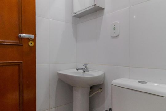 Banheiro de kitnet/studio para alugar com 1 quarto, 30m² em Cidade Universitária, Campinas