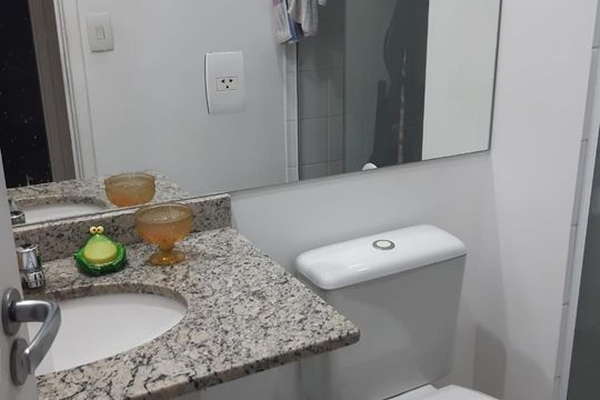 Banheiro social de apartamento à venda com 2 quartos, 62m² em Saúde, São Paulo