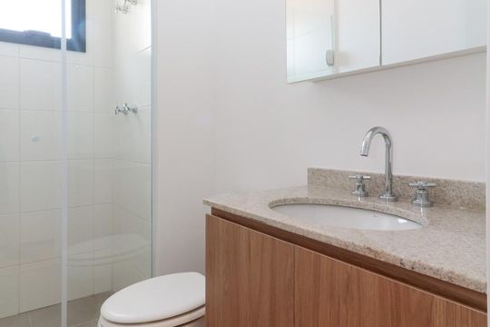 Suíte -Banheiro de apartamento à venda com 2 quartos, 57m² em Pinheiros, São Paulo