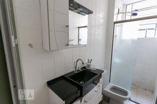 Banheiro de apartamento à venda com 2 quartos, 56m² em Rudge Ramos, São Bernardo do Campo