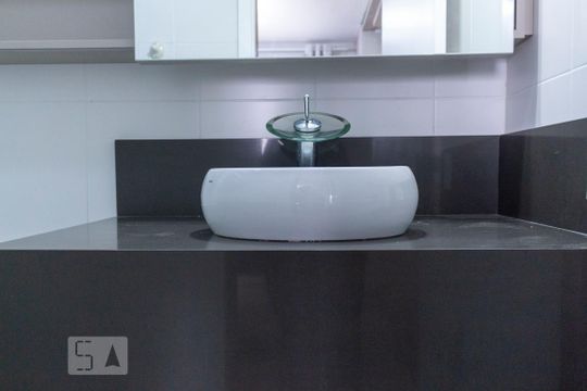 Banheiro de kitnet/studio para alugar com 1 quarto, 34m² em Ipiranga, São Paulo