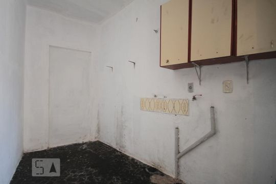 Área de serviço de casa à venda com 3 quartos, 250m² em São João Climaco, São Paulo