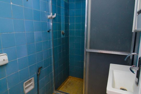 Banheiro de apartamento para alugar com 2 quartos, 65m² em Catumbi, Rio de Janeiro