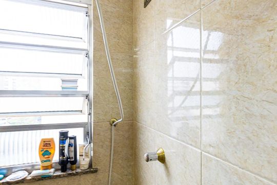 Banheiro Social de apartamento à venda com 3 quartos, 67m² em Icaraí, Niterói