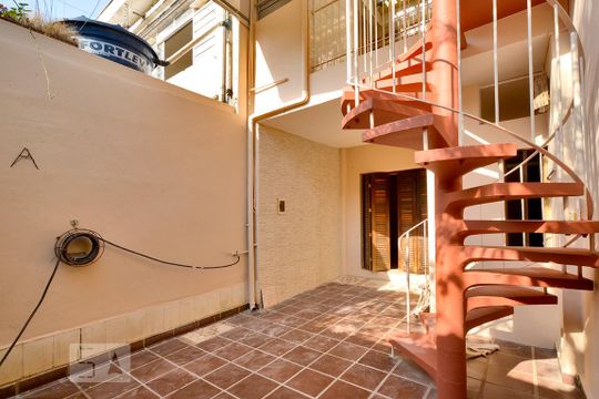 Área Externa de casa para alugar com 2 quartos, 120m² em Vila Anglo Brasileira, São Paulo