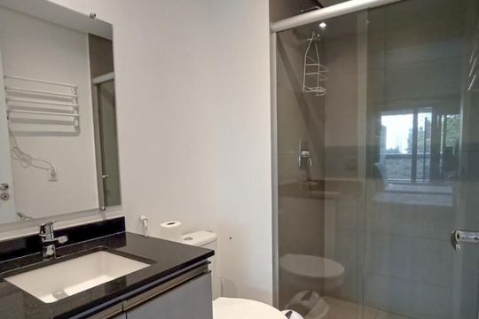 Banheiro de kitnet/studio à venda com 1 quarto, 28m² em República, São Paulo