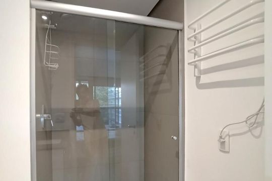 Banheiro de kitnet/studio à venda com 1 quarto, 28m² em República, São Paulo