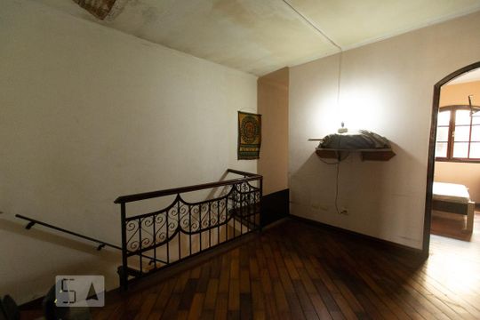 Acesso aos quartos de cima de casa para alugar com 6 quartos, 184m² em Vila Gomes Cardim, São Paulo