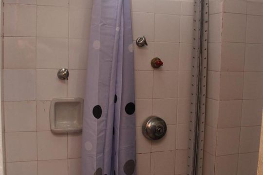 banheiro de serviço de apartamento para alugar com 2 quartos, 98m² em Vila Isabel, Rio de Janeiro