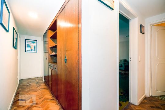 Corredor Quartos de apartamento à venda com 3 quartos, 115m² em Santo Amaro, São Paulo