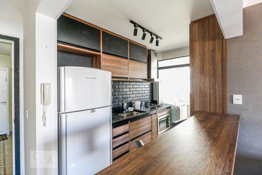 Cozinha de apartamento à venda com 2 quartos, 66m² em Jardim das Acácias, São Paulo