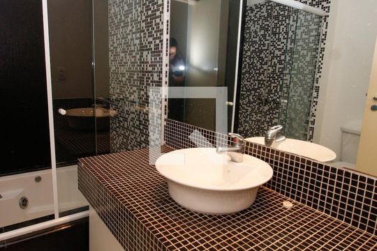 Banheiro da Suíte de apartamento para alugar com 1 quarto, 60m² em Jardim Fonte do Morumbi, São Paulo