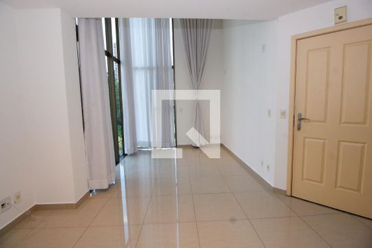 Sala de apartamento para alugar com 1 quarto, 60m² em Jardim Fonte do Morumbi, São Paulo